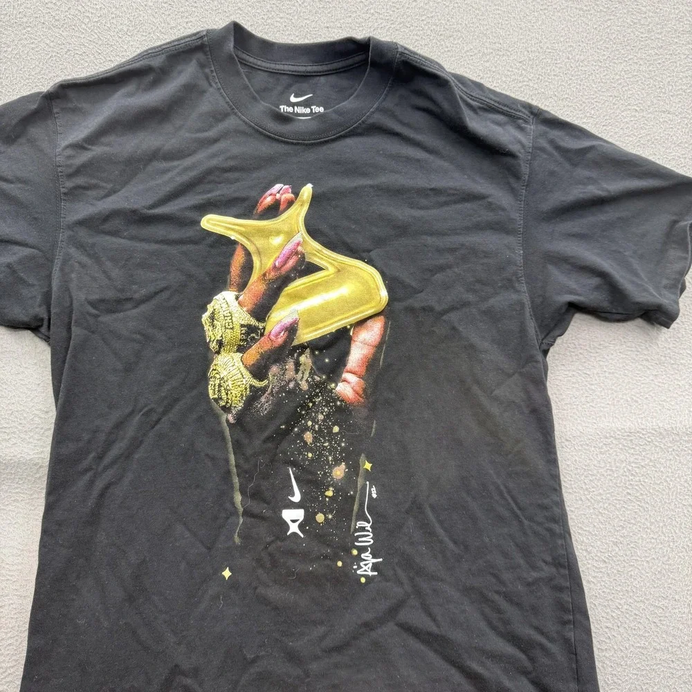 Nike Shirt Mens Small Black Shoe Hand Graphic The Nike Tee Tagless Loose Fit